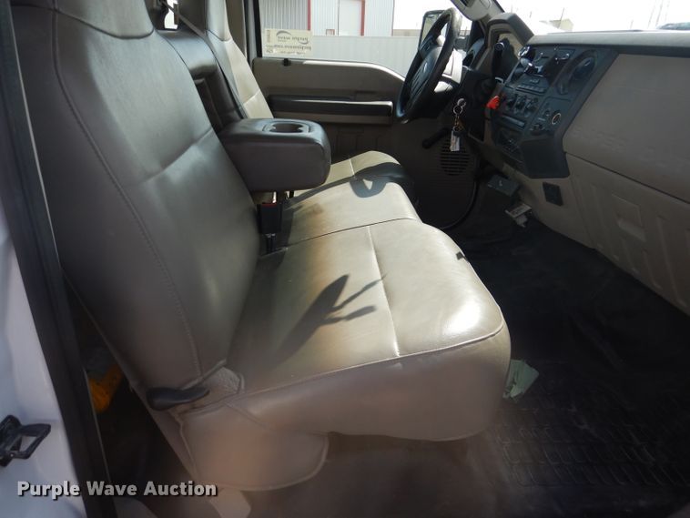 image for item DJ8870 2008 Ford F350 Super Duty  bucket truck