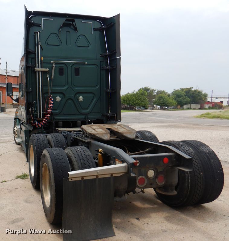 image for item DK8106 2016 Freightliner Cascadia 125  semi truck