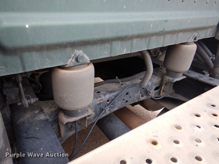 image for item DK8106 2016 Freightliner Cascadia 125  semi truck