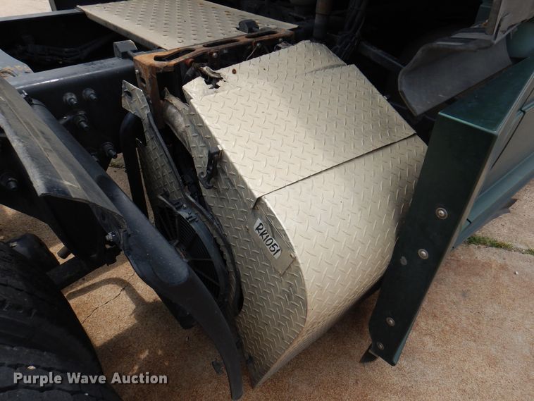 image for item DK8106 2016 Freightliner Cascadia 125  semi truck