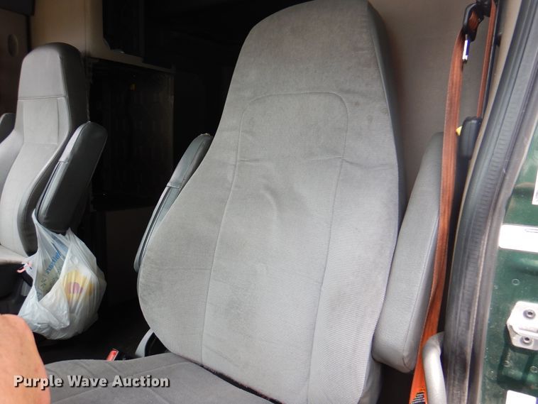 image for item DK8106 2016 Freightliner Cascadia 125  semi truck