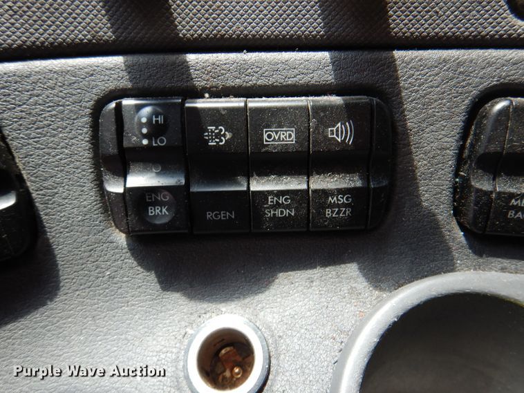 image for item DK8106 2016 Freightliner Cascadia 125  semi truck