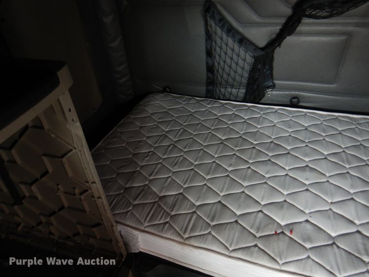 image for item DK8106 2016 Freightliner Cascadia 125  semi truck