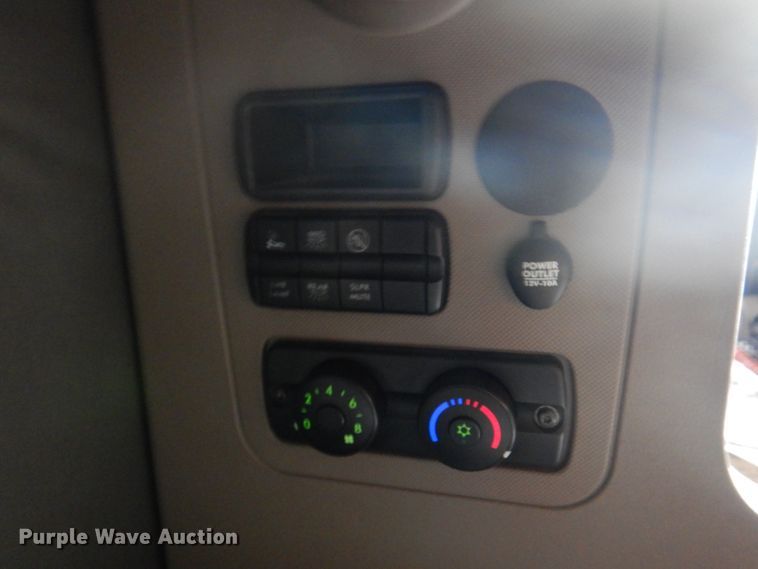 image for item DK8106 2016 Freightliner Cascadia 125  semi truck