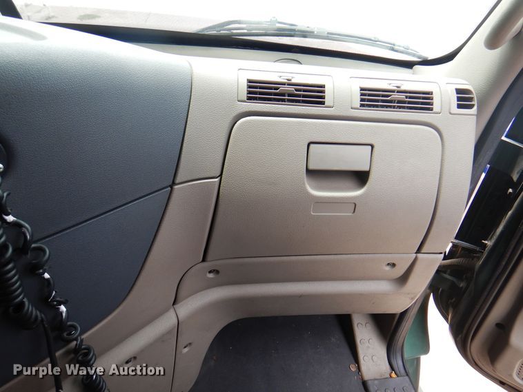 image for item DK8106 2016 Freightliner Cascadia 125  semi truck