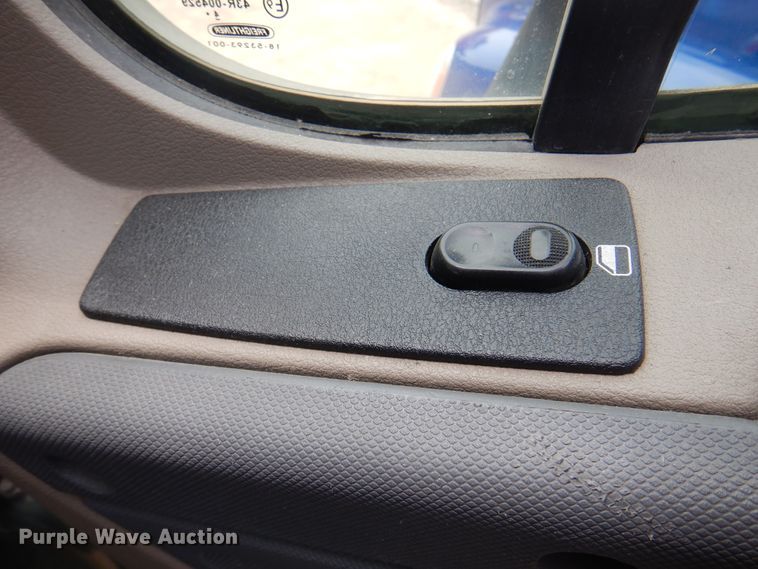 image for item DK8106 2016 Freightliner Cascadia 125  semi truck