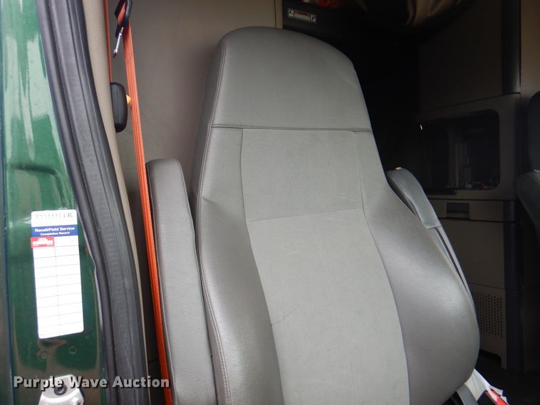 image for item DK8106 2016 Freightliner Cascadia 125  semi truck