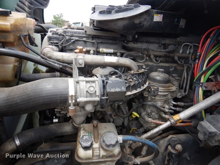 image for item DK8106 2016 Freightliner Cascadia 125  semi truck