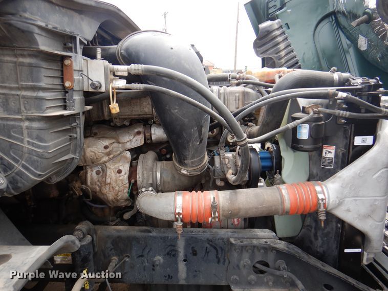 image for item DK8106 2016 Freightliner Cascadia 125  semi truck