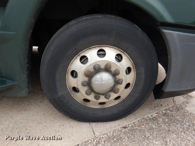 image for item DK8106 2016 Freightliner Cascadia 125  semi truck