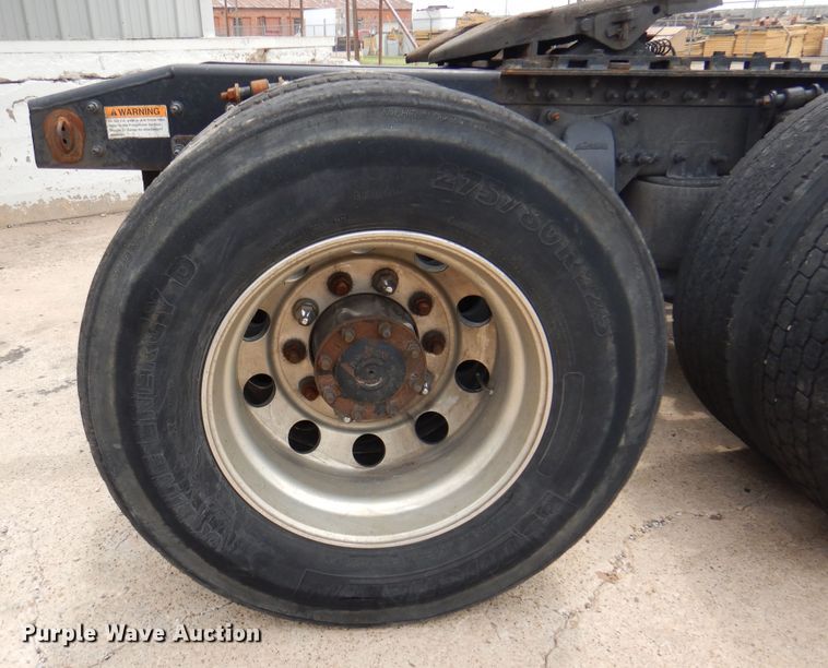 image for item DK8106 2016 Freightliner Cascadia 125  semi truck