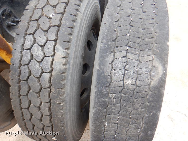 image for item DK8106 2016 Freightliner Cascadia 125  semi truck