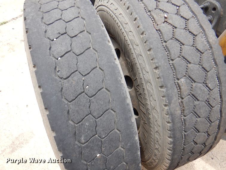 image for item DK8106 2016 Freightliner Cascadia 125  semi truck