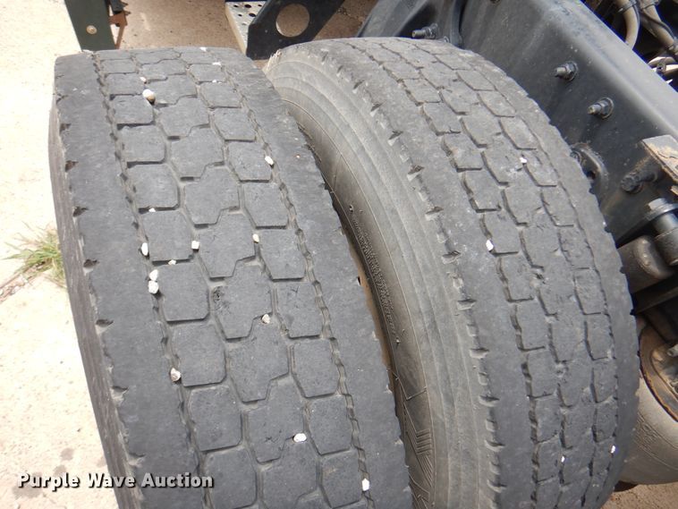 image for item DK8106 2016 Freightliner Cascadia 125  semi truck