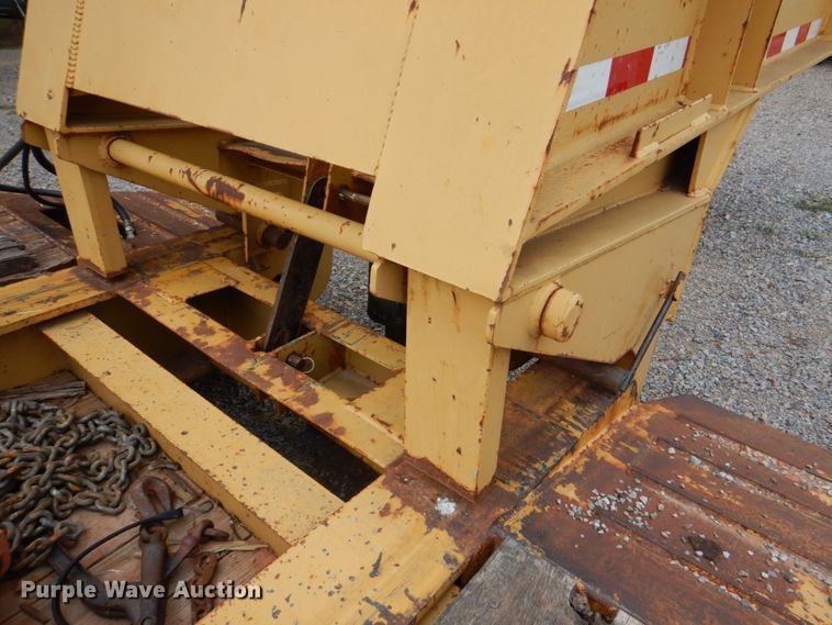image for item DL0518 2010 Witzco Challenger RG35  lowboy equipment trailer