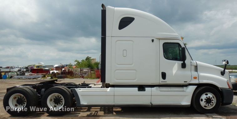 image for item DL5493 2012 Freightliner Cascadia 125  semi truck