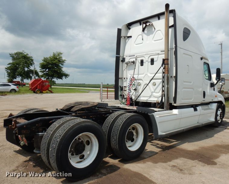 image for item DL5493 2012 Freightliner Cascadia 125  semi truck