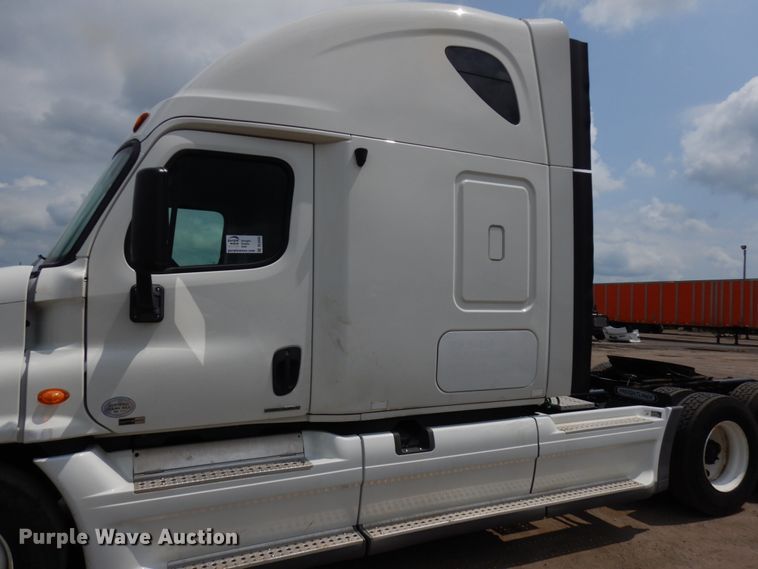 image for item DL5493 2012 Freightliner Cascadia 125  semi truck