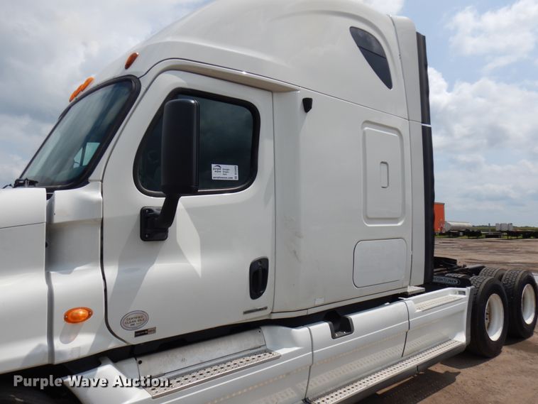 image for item DL5493 2012 Freightliner Cascadia 125  semi truck