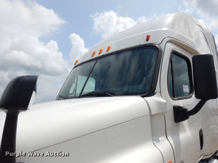 image for item DL5493 2012 Freightliner Cascadia 125  semi truck