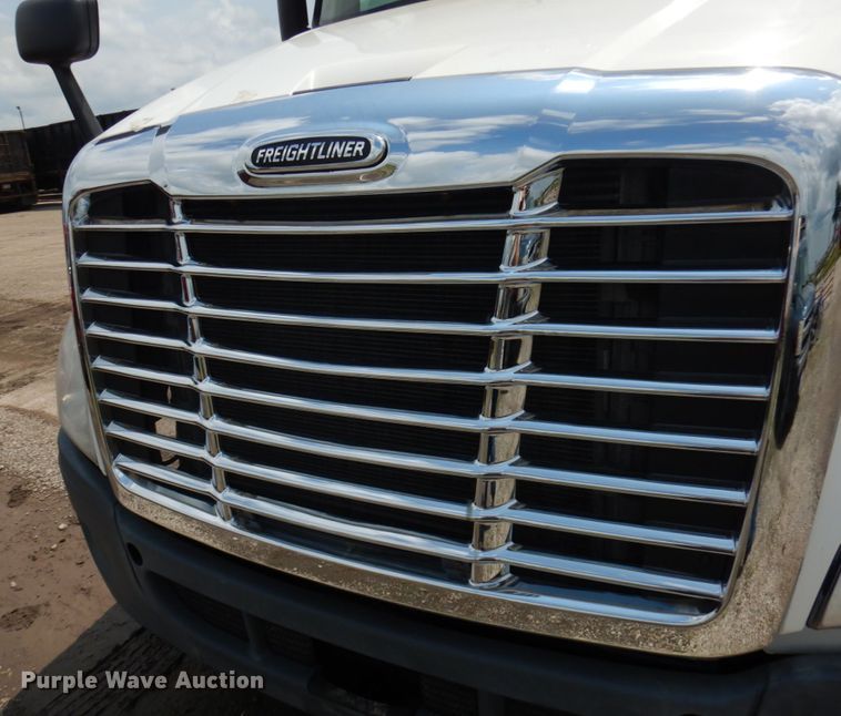 image for item DL5493 2012 Freightliner Cascadia 125  semi truck