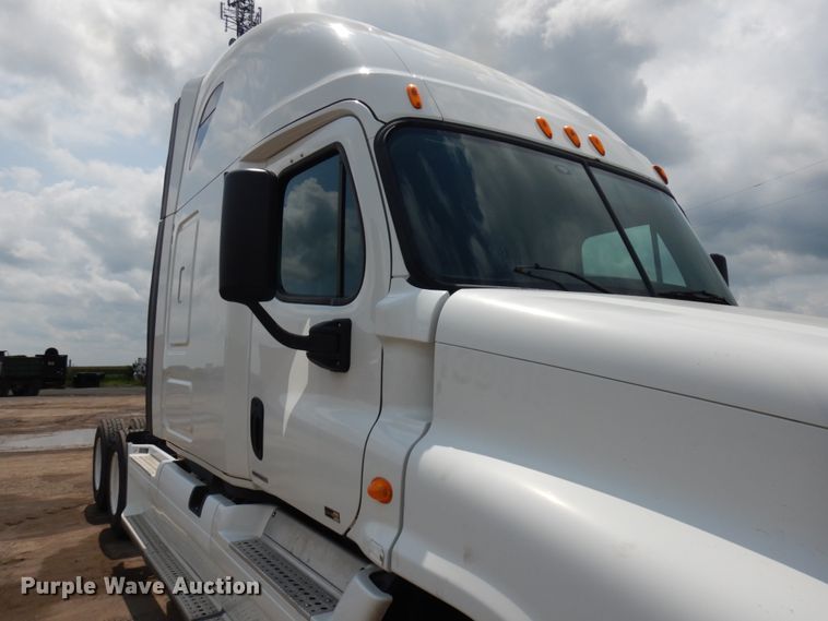 image for item DL5493 2012 Freightliner Cascadia 125  semi truck