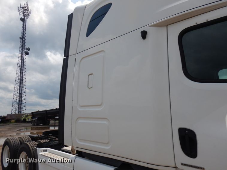 image for item DL5493 2012 Freightliner Cascadia 125  semi truck