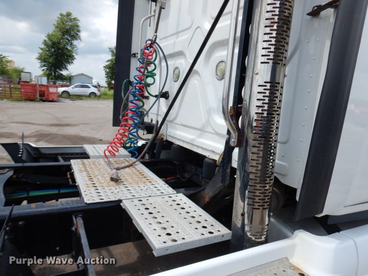 image for item DL5493 2012 Freightliner Cascadia 125  semi truck