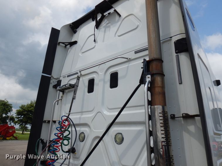 image for item DL5493 2012 Freightliner Cascadia 125  semi truck