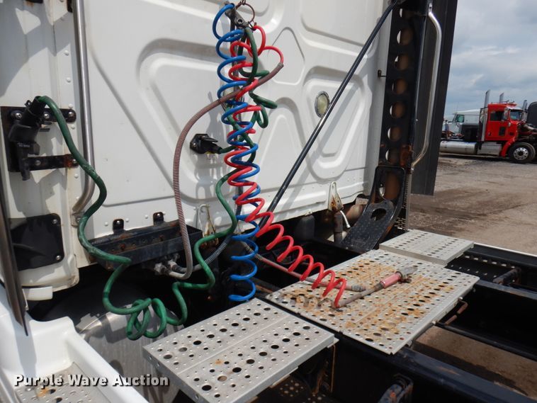 image for item DL5493 2012 Freightliner Cascadia 125  semi truck