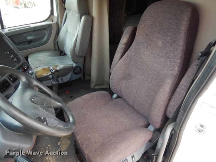 image for item DL5493 2012 Freightliner Cascadia 125  semi truck