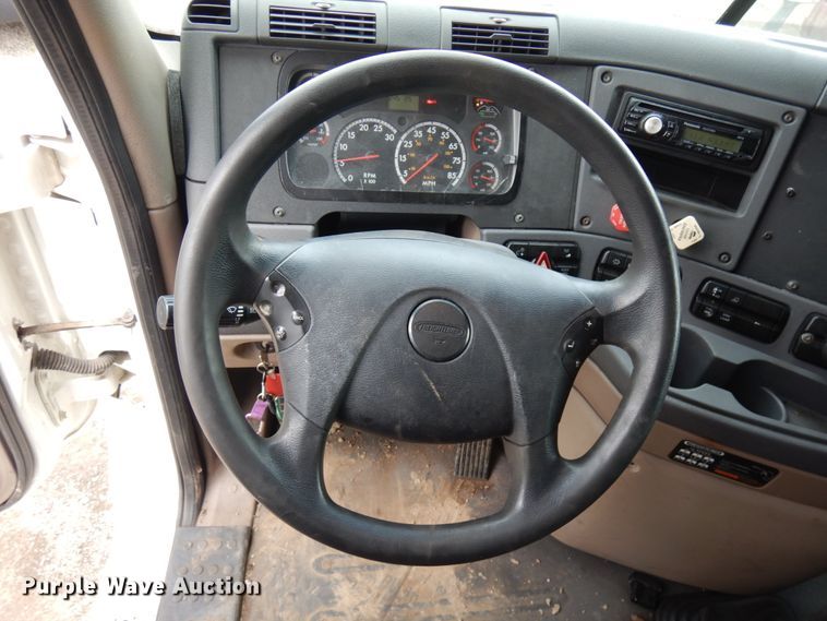 image for item DL5493 2012 Freightliner Cascadia 125  semi truck