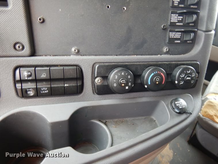 image for item DL5493 2012 Freightliner Cascadia 125  semi truck