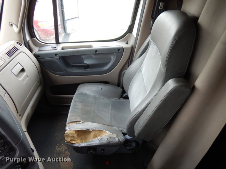 image for item DL5493 2012 Freightliner Cascadia 125  semi truck