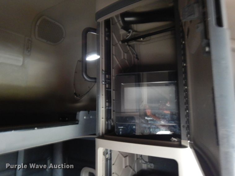 image for item DL5493 2012 Freightliner Cascadia 125  semi truck