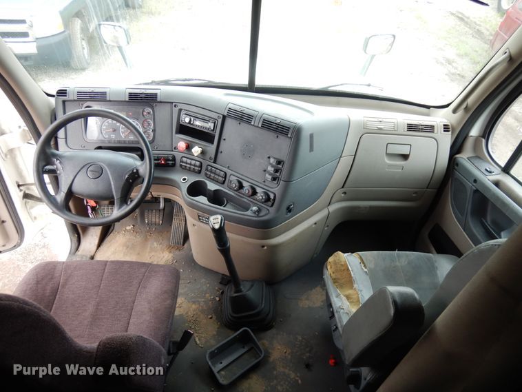 image for item DL5493 2012 Freightliner Cascadia 125  semi truck