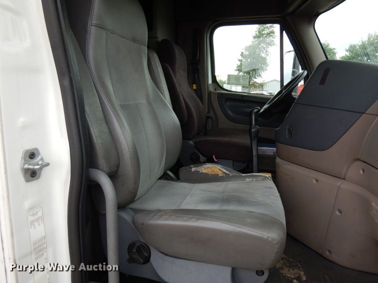 image for item DL5493 2012 Freightliner Cascadia 125  semi truck