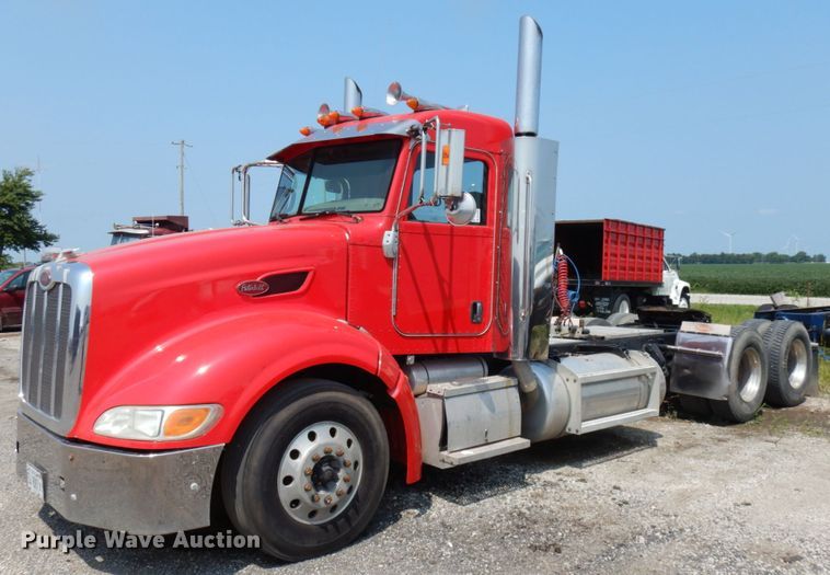 image for item DL5495 2008 Peterbilt 386  semi truck