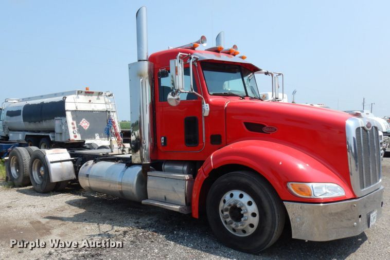 image for item DL5495 2008 Peterbilt 386  semi truck