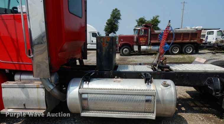 image for item DL5495 2008 Peterbilt 386  semi truck