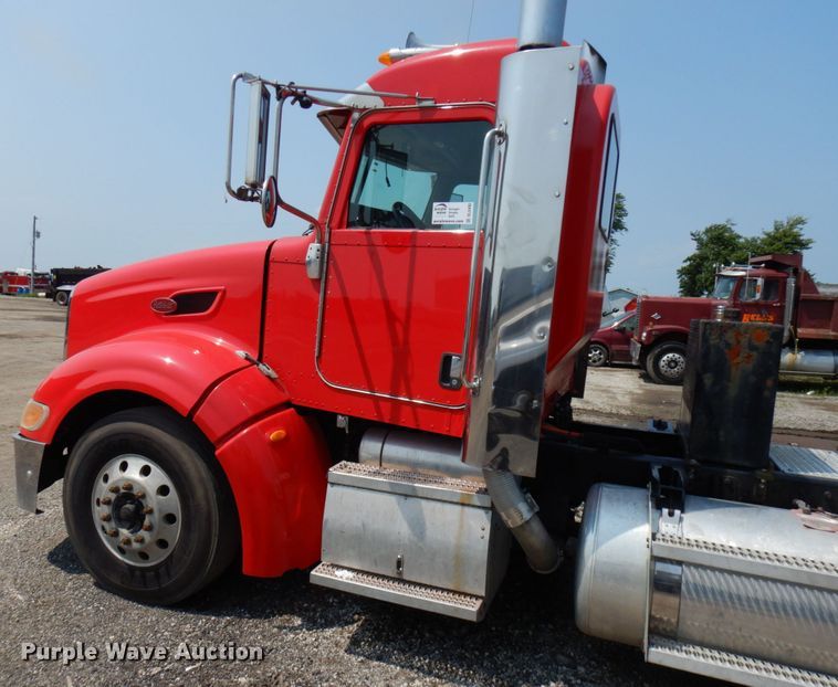 image for item DL5495 2008 Peterbilt 386  semi truck