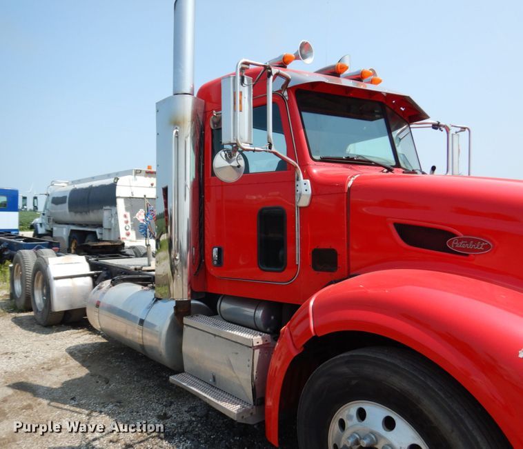 image for item DL5495 2008 Peterbilt 386  semi truck