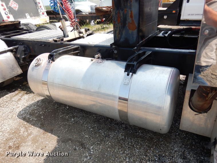 image for item DL5495 2008 Peterbilt 386  semi truck