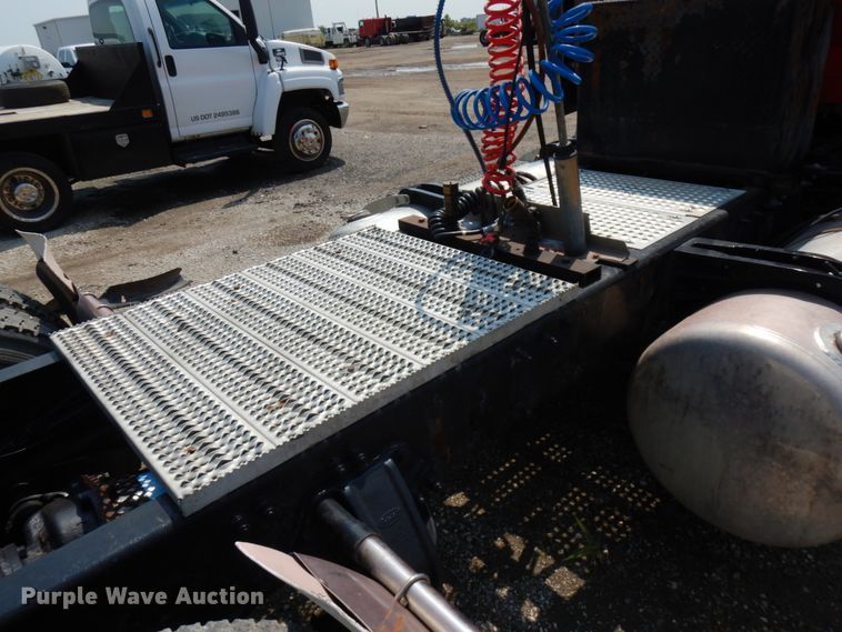 image for item DL5495 2008 Peterbilt 386  semi truck