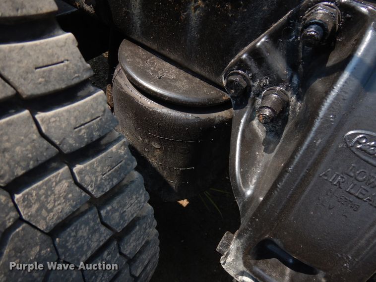 image for item DL5495 2008 Peterbilt 386  semi truck