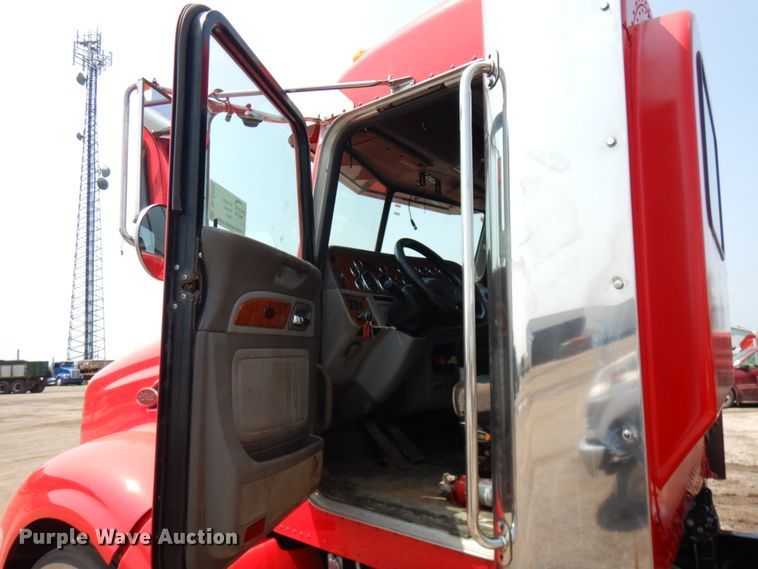 image for item DL5495 2008 Peterbilt 386  semi truck
