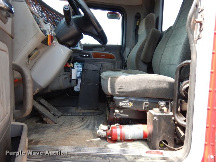 image for item DL5495 2008 Peterbilt 386  semi truck