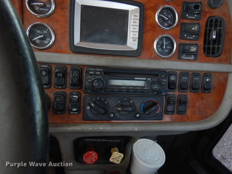 image for item DL5495 2008 Peterbilt 386  semi truck