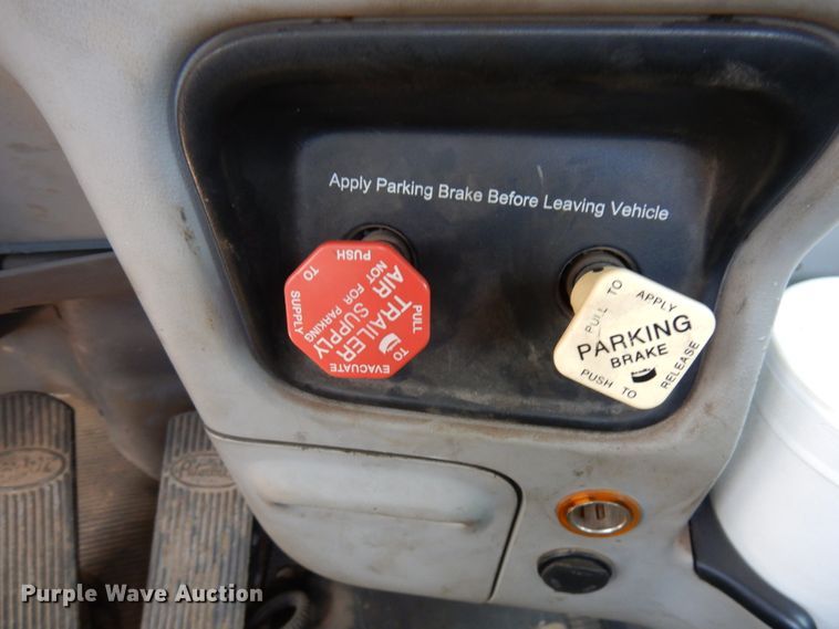 image for item DL5495 2008 Peterbilt 386  semi truck