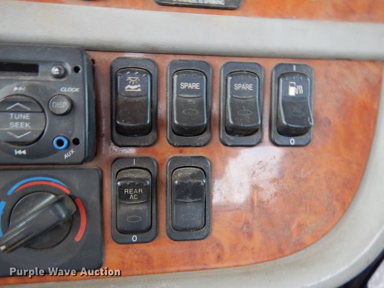 image for item DL5495 2008 Peterbilt 386  semi truck